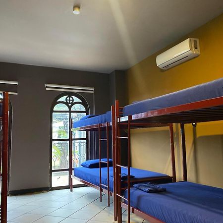 Alajuela Backpackers Airport Hostel Esterno foto