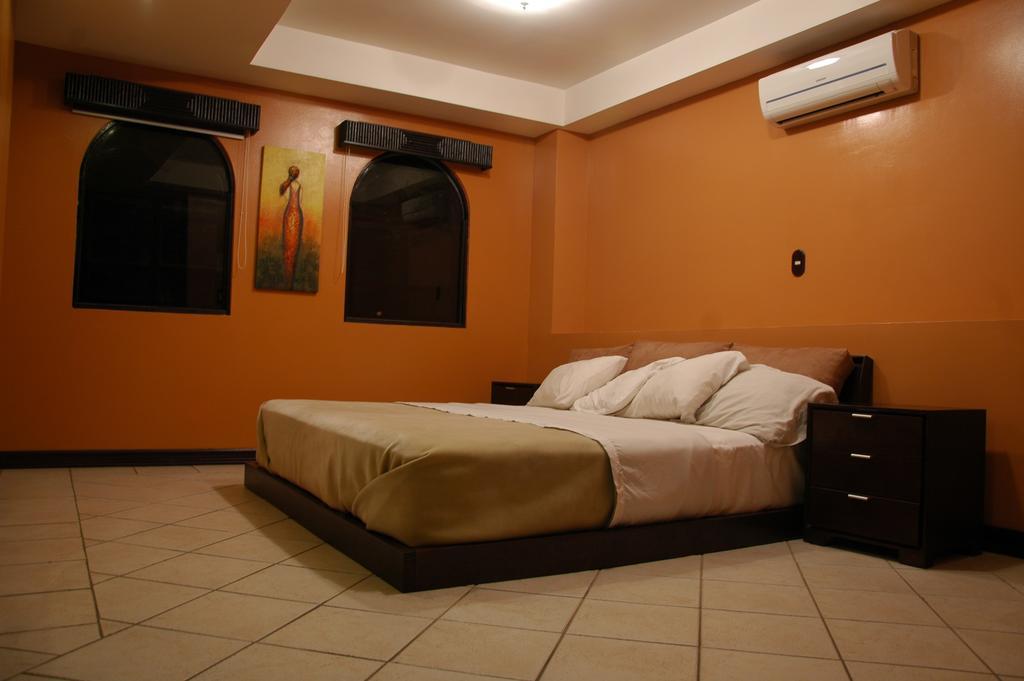 Alajuela Backpackers Airport Hostel Esterno foto