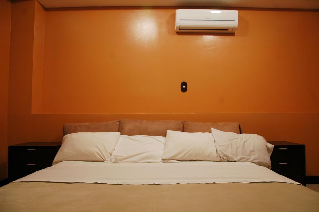 Alajuela Backpackers Airport Hostel Esterno foto