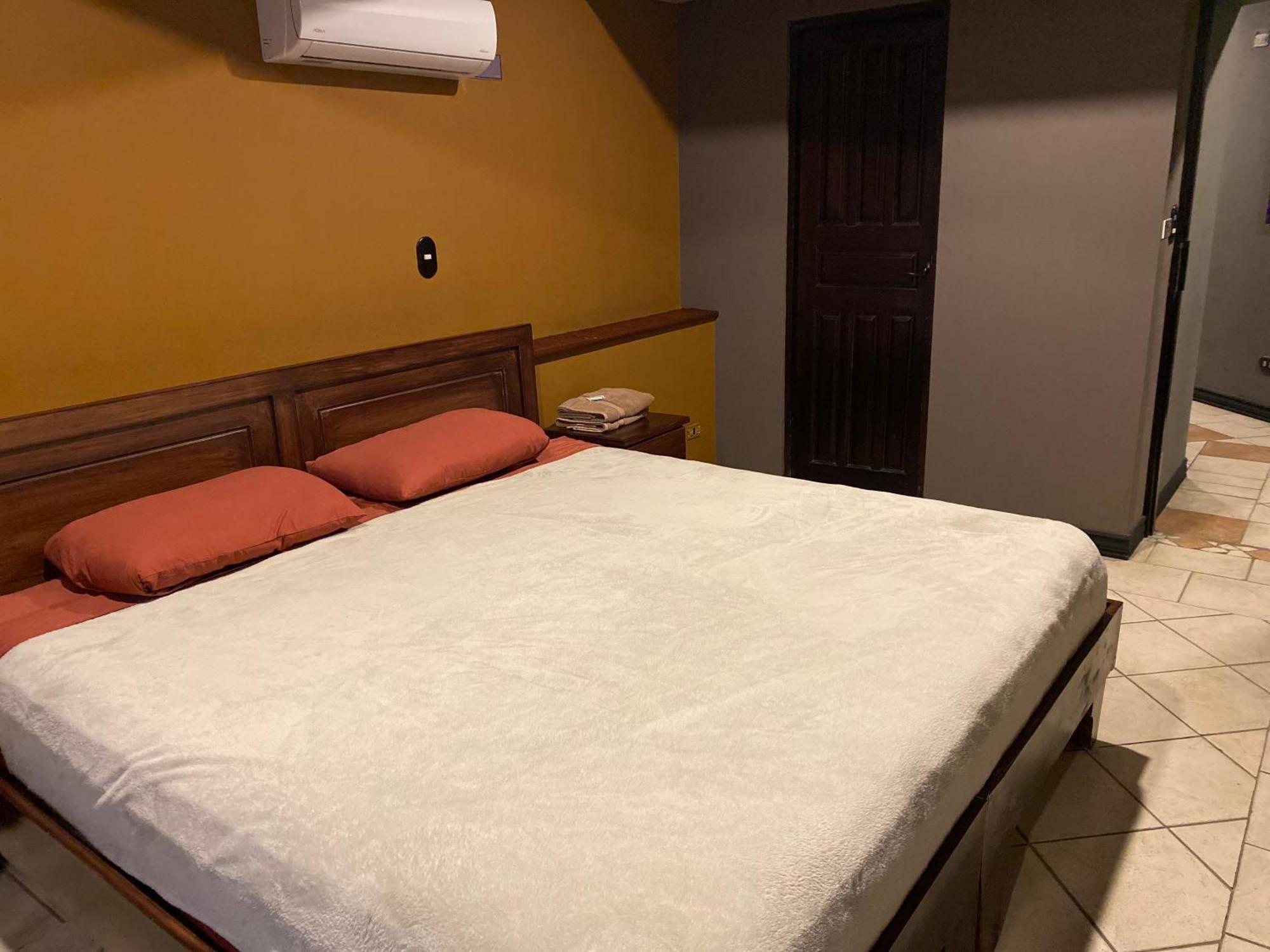 Alajuela Backpackers Airport Hostel Esterno foto