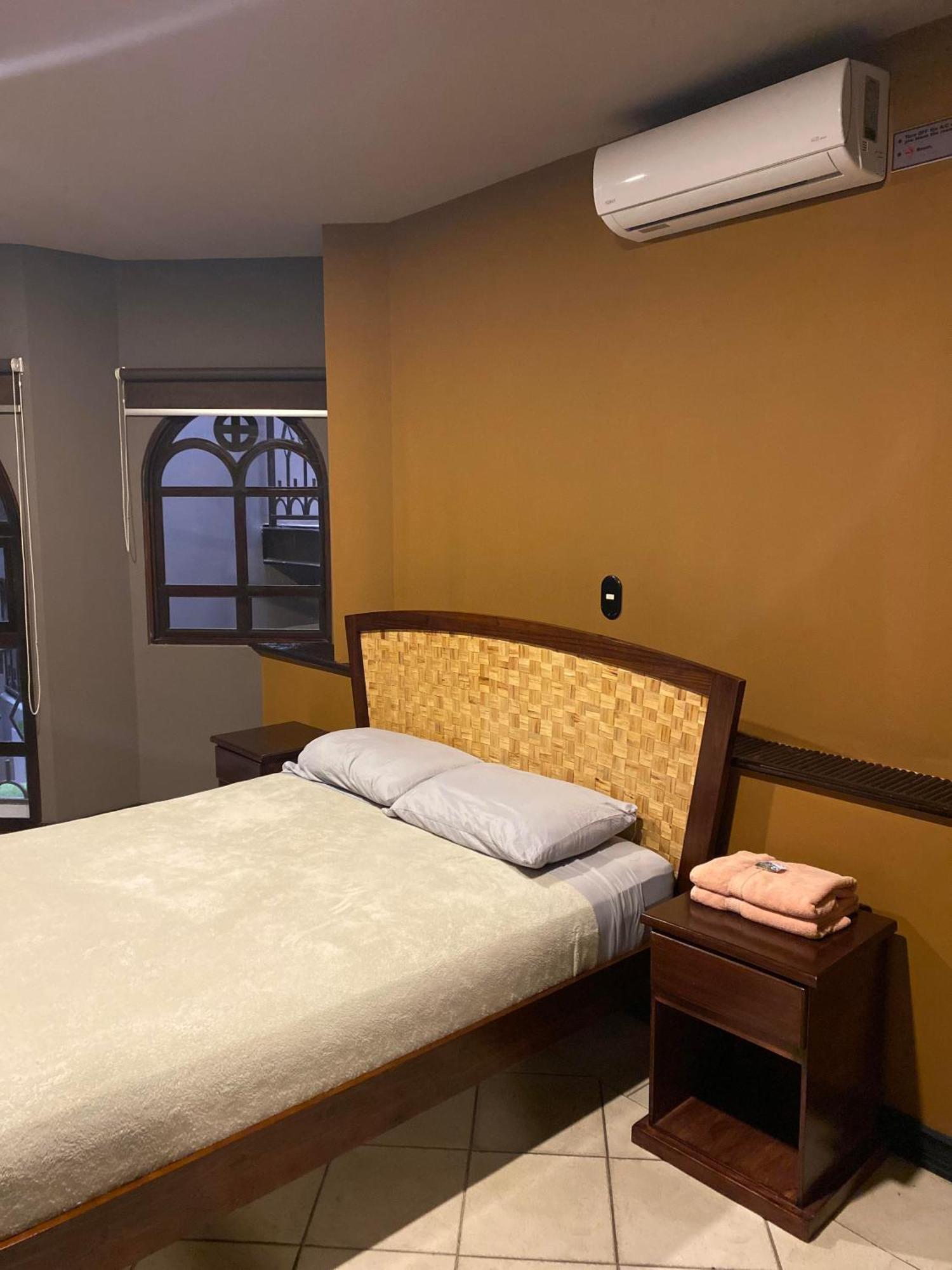 Alajuela Backpackers Airport Hostel Esterno foto
