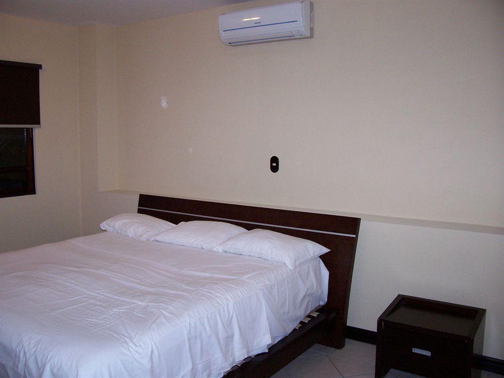 Alajuela Backpackers Airport Hostel Esterno foto