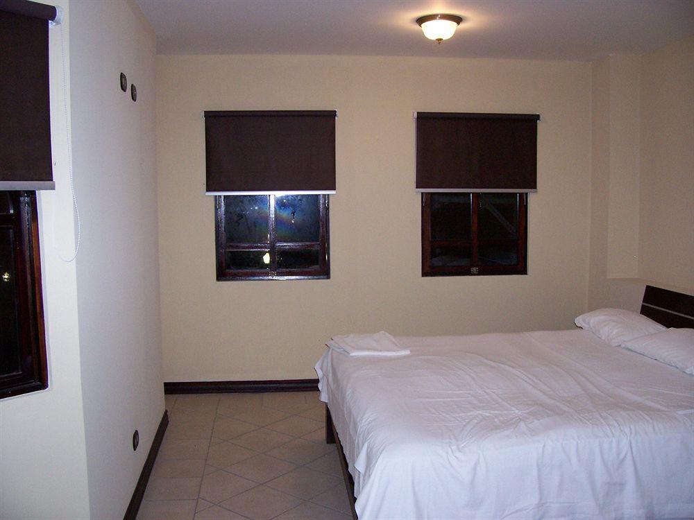 Alajuela Backpackers Airport Hostel Esterno foto